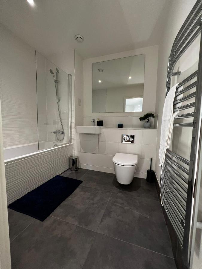 Modern Suite- Bedford City Centre With Free Gym & Parking 外观 照片