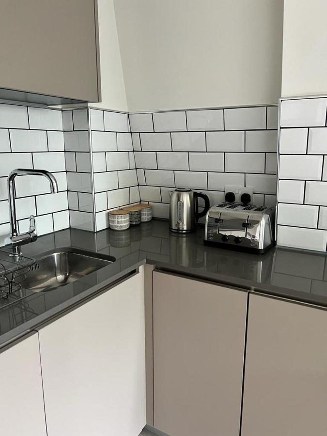 Modern Suite- Bedford City Centre With Free Gym & Parking 外观 照片