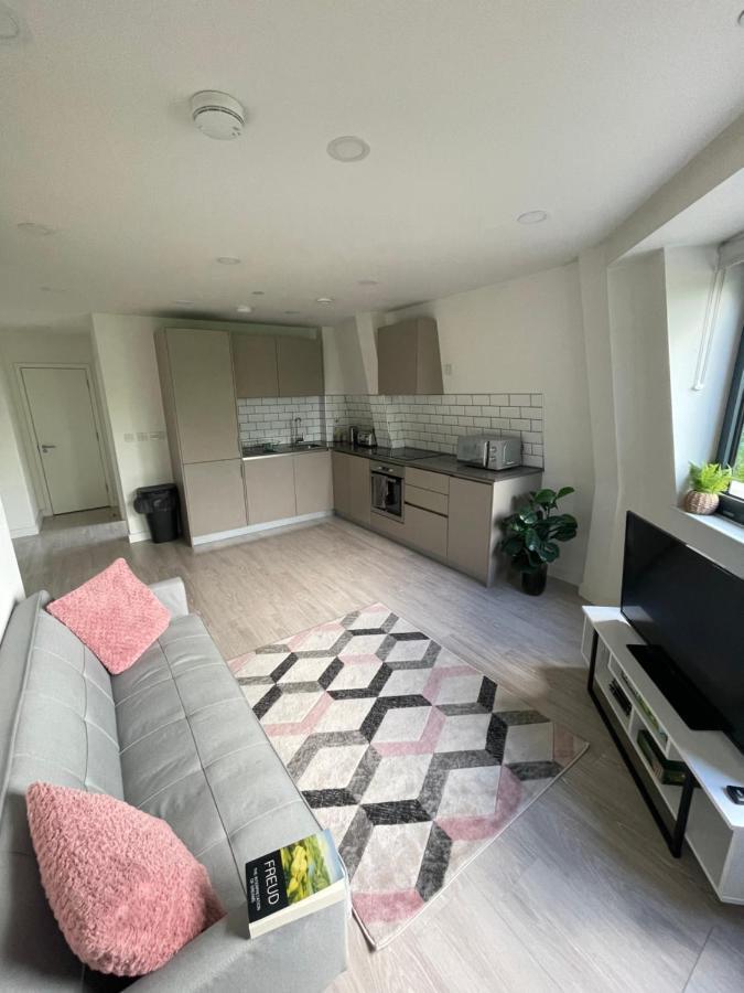 Modern Suite- Bedford City Centre With Free Gym & Parking 外观 照片